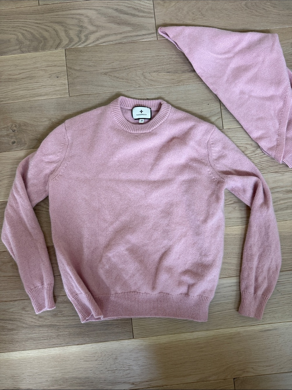 Tuckernuck cashmere Crewneck Sweater in Soft Pink